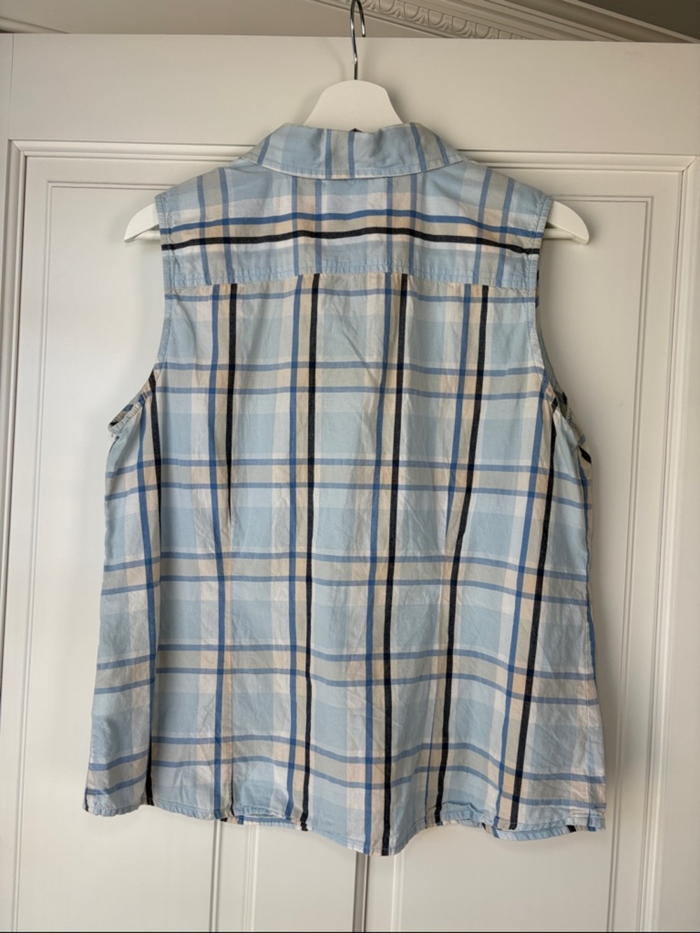 croft & barrow Blue and Beige Plaid Sleeveless Button-Up Shirt - Picture 4 of 4
